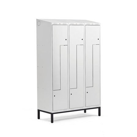 Z-skab CLASSIC, skråt tag, benstel, 3 sektioner, 6 rum, 2100x1200x550 mm, grå