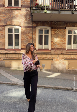 BUBBLEROOM Open Back Frill Blouse Vaatteet