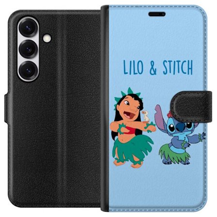 Kompatibel Tegnebogsetui til Samsung Galaxy S25 Farverig illustration af Lilo og Stitch, der danser hula i græsskjorter