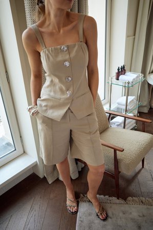 Lydia Tomlinson x NA-KD - Shorts i linblanding med middels liv - Bermuda shorts - Beige - EU 34