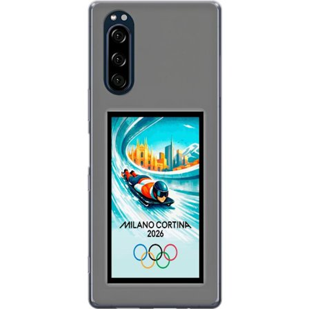 Kompatibelt Mobildeksel til Sony Xperia 5 Dynamisk bobslede eller skeletonkjører i iskanal med Milano Cortina 2026, bysilhuett og olympiske ringer