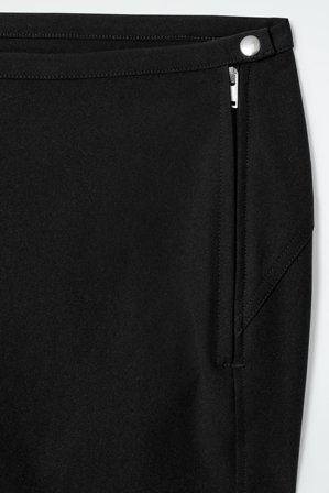 COS Femme Pantalon Capri Slim in Noir