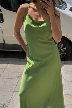 NA-KD Satin Asymmetric Back Midi Dress - Festkjoler - Grøn - EU 36