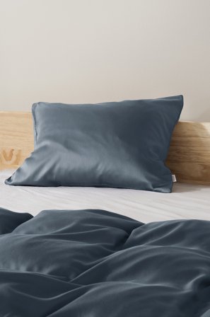 Jotex - Putetrekk i Sateng Gråblå - NOELA - Kjøp Putevar hos Jotex