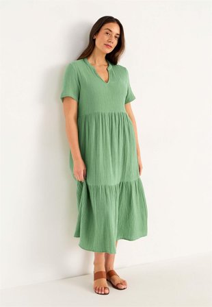 Cellbes of Sweden - Kjole i rynket bomull i lys grønn for damer i størrelse 54/56