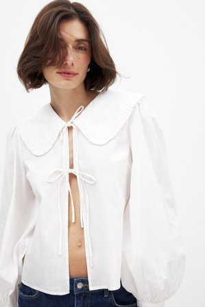 NA-KD Baumwollbluse mit Rüschenkragen - Blusen - Weiß - EU 34