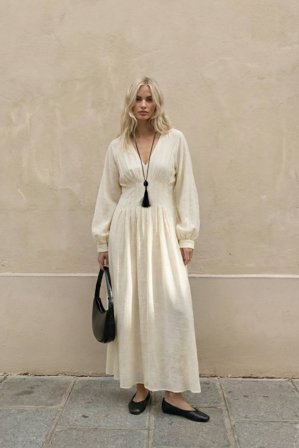 NA-KD Robe mi-longue plissée à la taille et à l'encolure en V - Robes d'Automne - Crème - EU 32