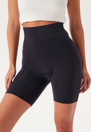 DORINA Essensual Mid Waisted Shorts BK0001-Black Klær