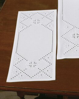 Stickpackung Hardangerläufer Weiß - Permin