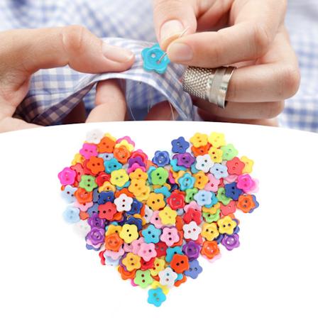 200 st Blandade Färger Resin Knappar 15mm Plommonblomma 2 Hål Plast Barn Tröja Skjorta Spänne