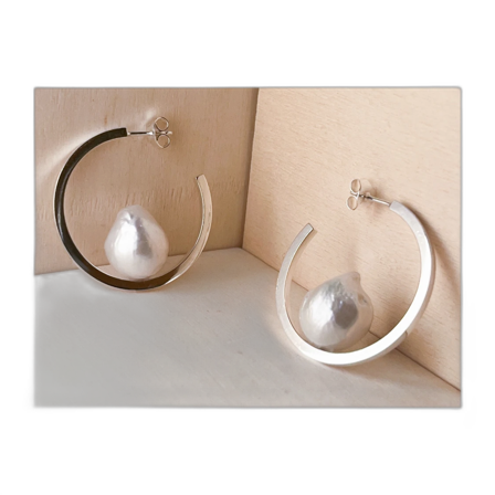 Örhänge m äkta pärlor