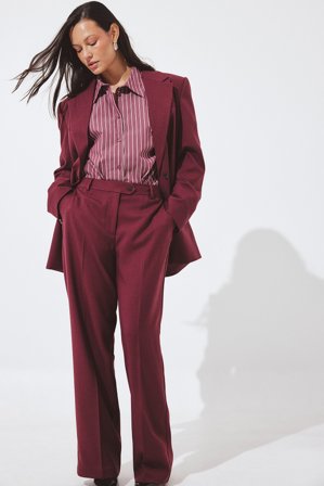 NA-KD - Skreddersydd dressbukse med middels liv - Skreddersydde bukser - Burgundy - EU 34