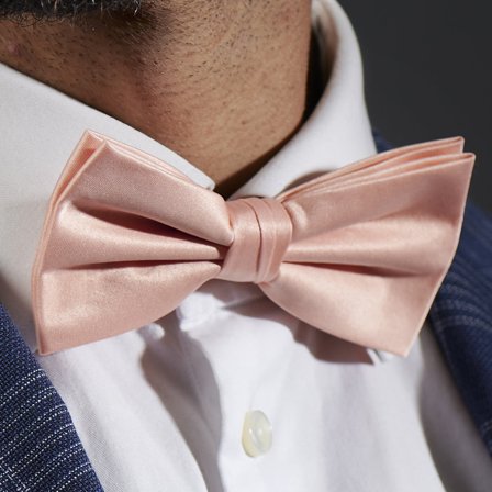 Lososově růžový jednoduchý motýlek pro muže - Předvázané motýlky