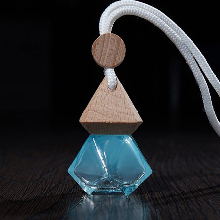 Krämfärgad bil prismatisk parfym tom flaska hänge bildekoration parfym doft tom flaska bil kreativt hänge