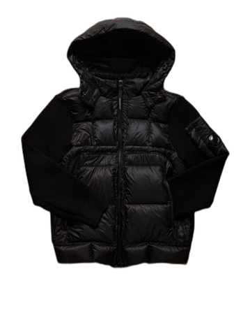 Svart pufferjacka från C.P. Company
