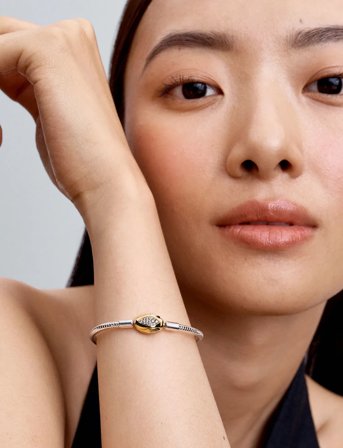 Pandora Snake Chain Sterling Silver And 14K Gold-Plated Bracelet With Snake Head Clasp And Clear Cubic Zirco - Silver - 18 CM