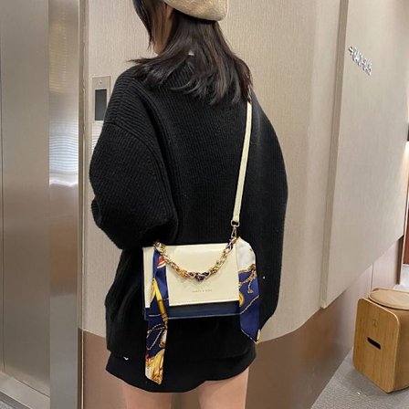 Naisten laukku ketju olkalaukku pieni neliölaukku naisten crossbody-laukku silkkihuivi käsilaukku