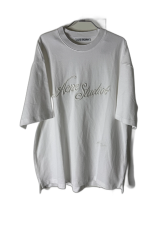 Vit Acne Studios t-shirt med 3d brodyr logga storlek M