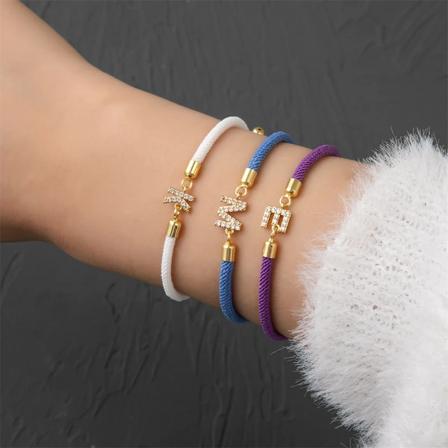 Nyt Mode Initial Letter Charm Armbånd Kvinder Pave Zirconia A-Z Justerbar Rep Armbånd Til Kvinder Smykker Gi Gi Tåg A2010 Green Q