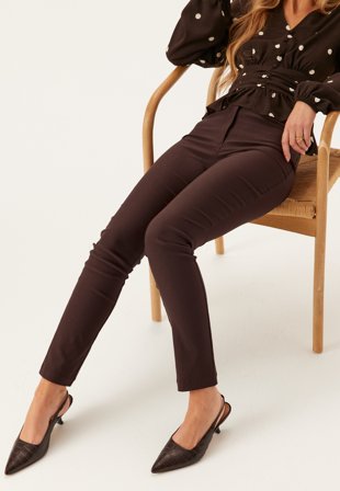 Bubbleroom - High Waist Stretchy Trousers - Dark brown - Kläder