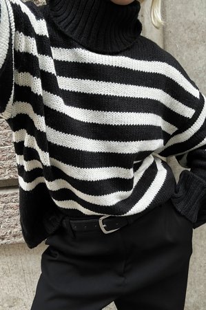 NA-KD Turtle Neck Knitted Striped Sweater - Strikkede trøjer - Sort/Stribet - XS