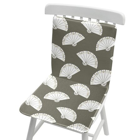 Ett stycke stolsdyna för förskolan, japansk tatamisits på golvet med ryggstöd, ett stycke dyna för klassrumsstolar för alla årstider