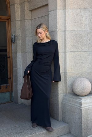 NA-KD Maxikleid mit weiten Ärmeln und offenem Rücken - Langärmlige Maxikleider - Schwarz - XS (EU 32)