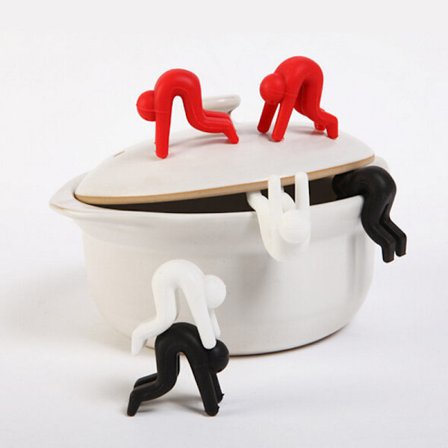 Lokk side: Lokkløfter - Grytelokkholder forhindrer gryten i å koke over