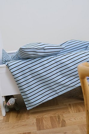 Jotex - Mini Sengesæt Tremmeseng Økologisk Blå/brun - SIMA - Køb Sengetøj til børn hos Jotex