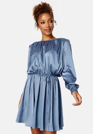 BUBBLEROOM Klara Satin Dress Blue Klær