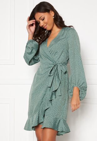 VERO MODA - Henna L/S Wrap Dress - Laurel Wreath, Dot - Kläder - - Bubbleroom Omlottklänning