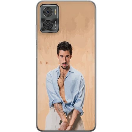 Yhteensopiva Puhelinkuori Motorola Moto E22i Bad Bunny Super Bowl-inspiroima grafiikka, jossa NFL-trofe ja San Franciscon silta urheilusuunnittelussa