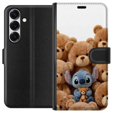 Kompatibel Tegnebogsetui til Samsung Samsung Galaxy S25 Sød og sikker illustration med Stitch omgivet af bamser, der skaber en varm og legende følel