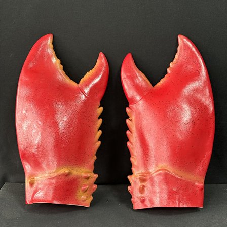 Latexhandsker til et sødt og lille hummerkostume til Halloween.