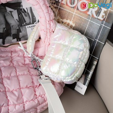 DOYOGI Kvinnors Quiltade Puffer Armbandsväska - Mini Handväska & Läppstiftshållare med Dragkedja, Justerbar Rem (/Smoky Lavender/Grå//)