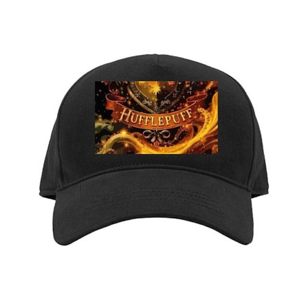 Kaps Detaljert fantasyvåpenskjold med gyldne ornament, dyremotiver og glødende magiske lys mot en mørk bakgrunn