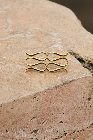 Malina - Monogram brooch - One Size - Gold Metallic