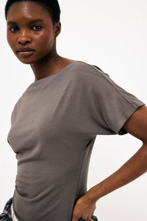 NA-KD Boat Neck T-Shirt - T-shirts - Brun - M