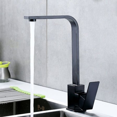 Svart köksblandare kan roteras 360°