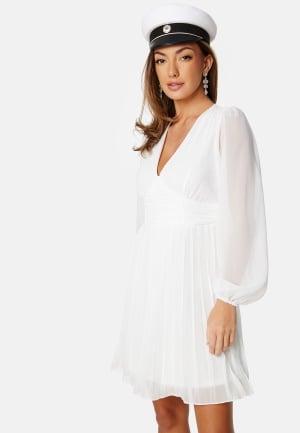 Bubbleroom Occasion - Pleated L/S Chiffon Dress XXS - White - Kläder - Dam
