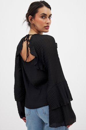 NA-KD - Bluse med volanger og vide ermer - Bluser - Svart - XS