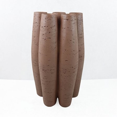 Brun harpiksvase – 23x15,5x38 cm, holdbart design