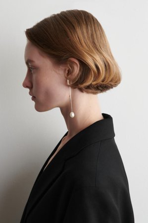 COS Women's Pendientes Rectangulares Desparejados Con Perlas in Plateado