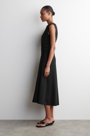 COS Sukienka Midi Z Ozdobnym Marszczeniem in Czarny
