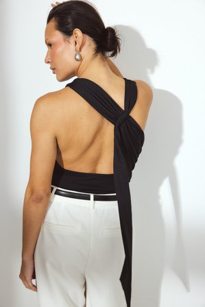 NA-KD Topp med detalj i ryggen - Toppar med öppen rygg - Svart - L