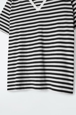 COS 24/7 Regular V-Neck T-Shirt in Black - Women