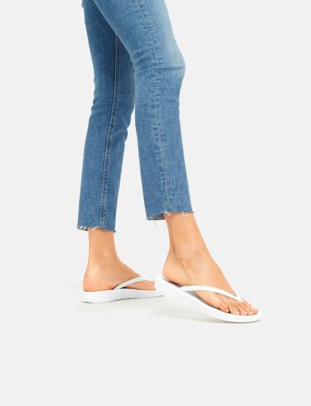 FitFlop Iqushion Ergonomic Flip-Flops - White - 42