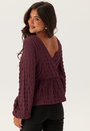 Bubbleroom - Structure Flounce Top - Burgundy - Kläder