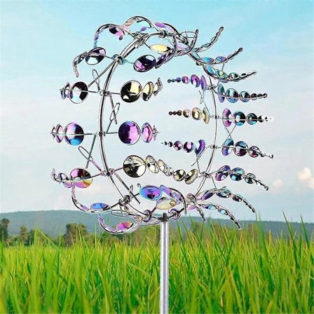 Metallinen tuulimylly sopii pihalle, sopii kotipuutarhaan