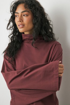NA-KD - Kraftig topp med traktformet hals - Pologenser - Burgundy - XS